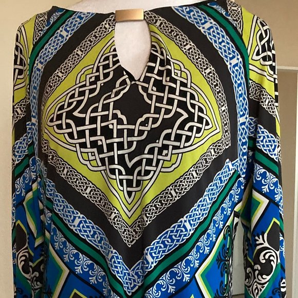 Shape Dress - Picture 2 of 3